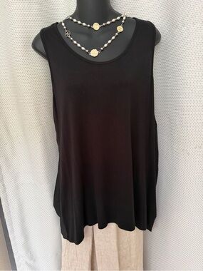 Relaxed Black Scoop Neck Tank Top for Women